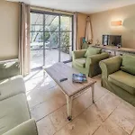 2 Bedroom Lovely In Saint-laurent-de-la-ca *