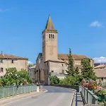 2 Bedroom Lovely In Saint-laurent-de-la-ca