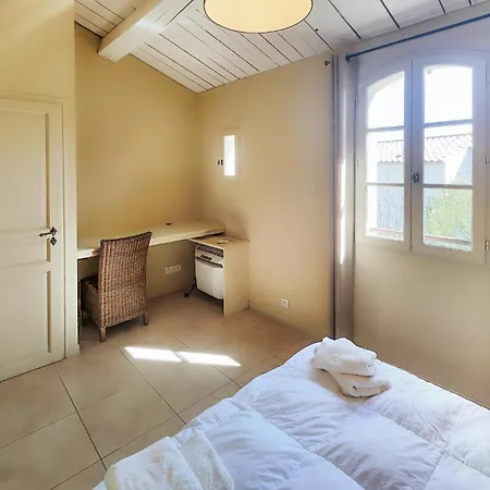 2 Bedroom Awesome In Saint-laurent-de-la-ca Feriehus