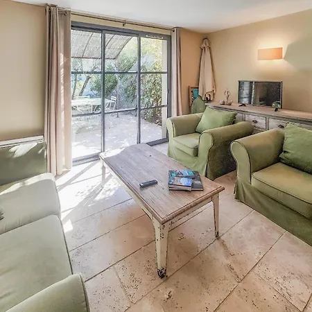 2 Bedroom Awesome In Saint-laurent-de-la-ca *