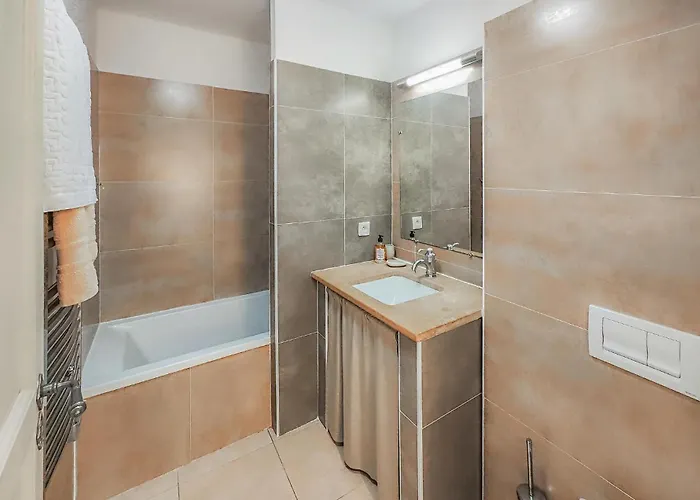 Σπίτι διακοπών 2 Bedroom Cozy In Saint-laurent-de-la-ca