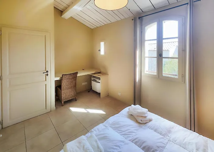 2 Bedroom Cozy In Saint-laurent-de-la-ca Σπίτι διακοπών