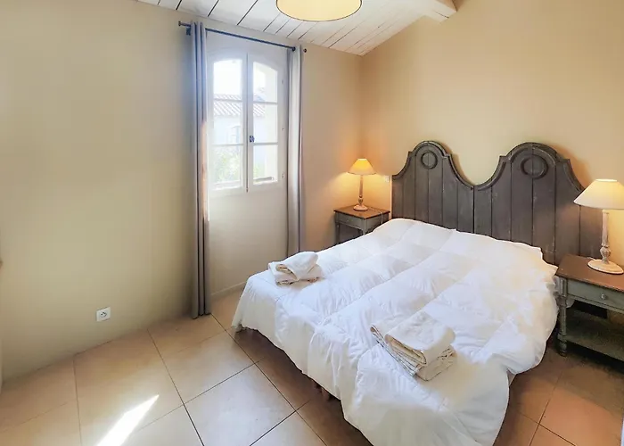 2 Bedroom Cozy In Saint-laurent-de-la-ca Σπίτι διακοπών *